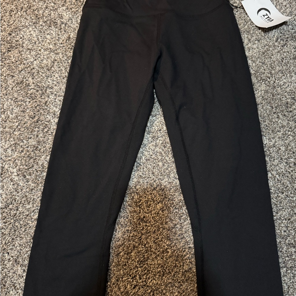 Zyia Ascend capri leggings NWT